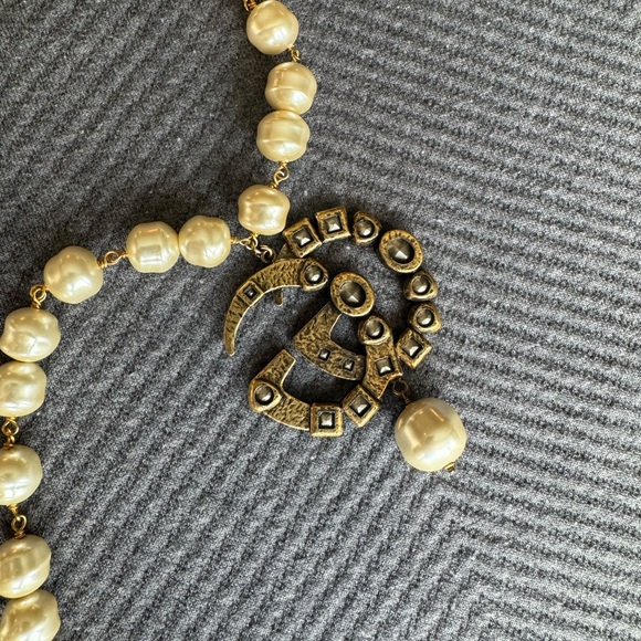 Gucci Gold Pearl Metal Double G Crystal Necklace Women's - Picture 6 of 10